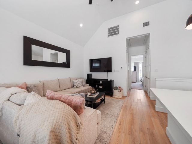 1218 W 24th Street D, Houston, TX 77008