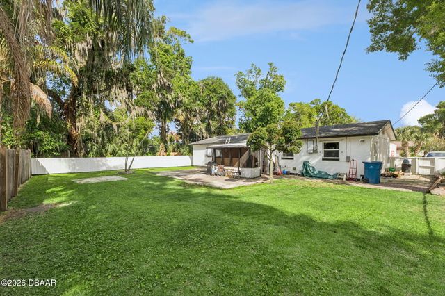 1152 Pineview Drive, Daytona Beach, FL 32117