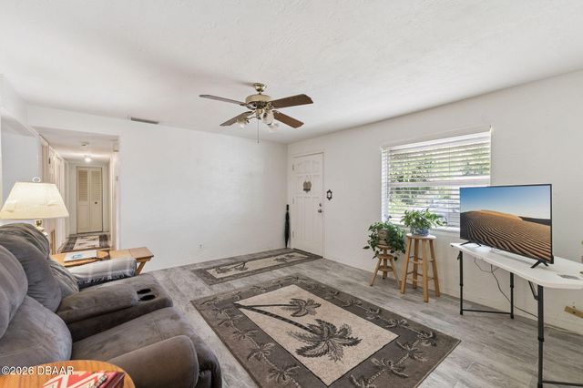 1152 Pineview Drive, Daytona Beach, FL 32117