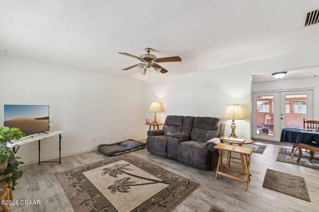 1152 Pineview Drive, Daytona Beach, FL 32117
