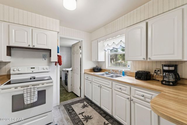 1152 Pineview Drive, Daytona Beach, FL 32117
