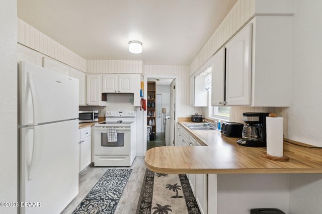 1152 Pineview Drive, Daytona Beach, FL 32117