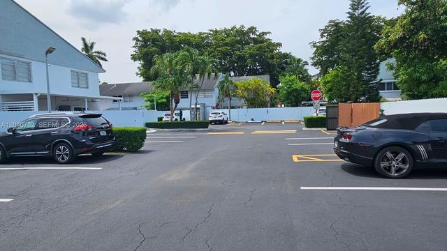 8460 SW 156th Pl 702, Miami, FL 33193