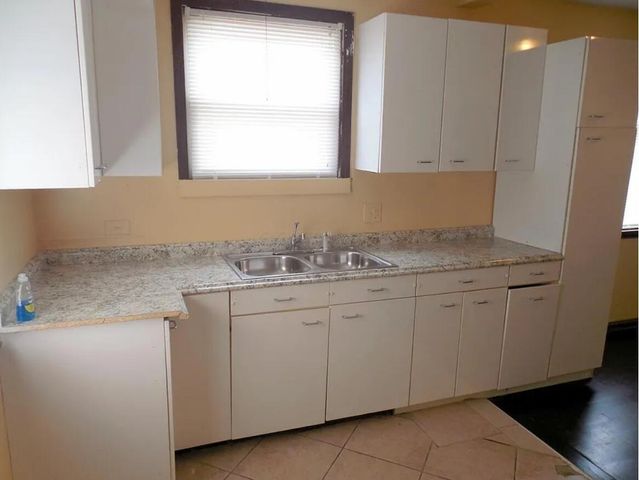 884 S Hague Avenue, Columbus, OH 43204