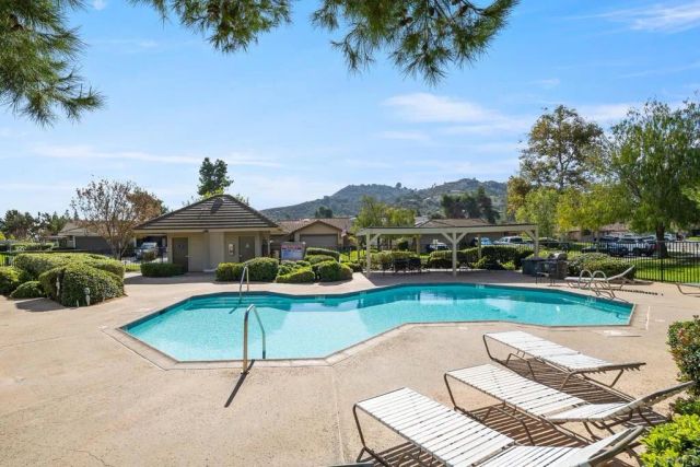 4320 Los Padres Drive, Fallbrook, CA 92028