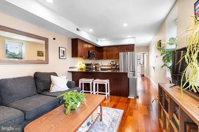 637 N 2ND ST, Philadelphia, PA 19123