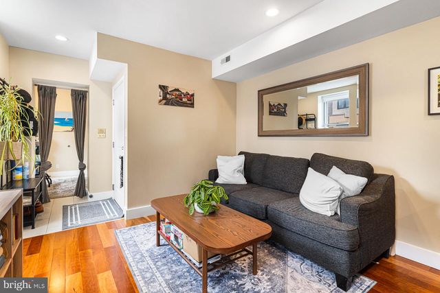 637 N 2ND ST, Philadelphia, PA 19123