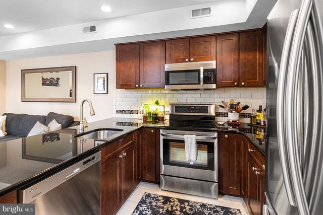 637 N 2ND ST, Philadelphia, PA 19123