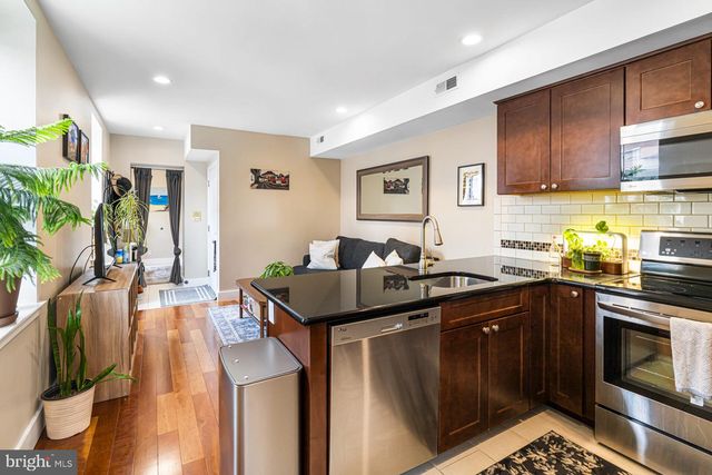 637 N 2ND ST, Philadelphia, PA 19123