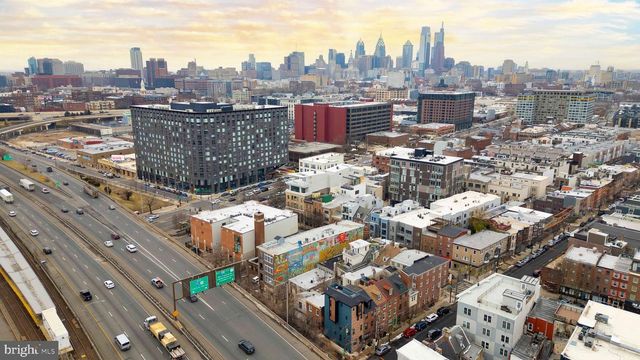 637 N 2ND ST, Philadelphia, PA 19123