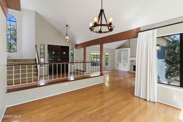 452 Newcastle Street, Thousand Oaks, CA 91361