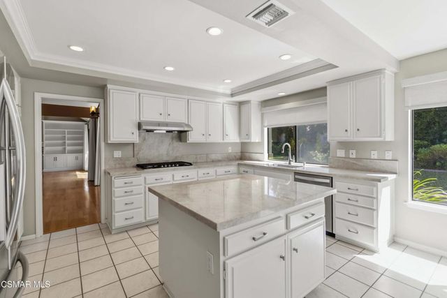 452 Newcastle Street, Thousand Oaks, CA 91361