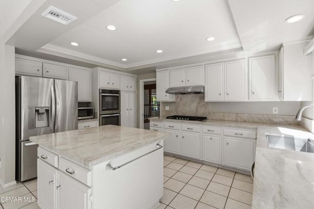452 Newcastle Street, Thousand Oaks, CA 91361