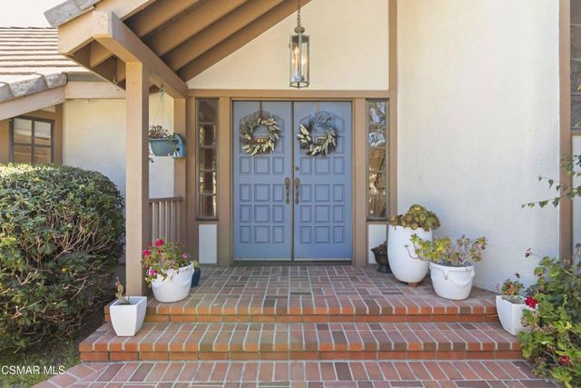 452 Newcastle Street, Thousand Oaks, CA 91361