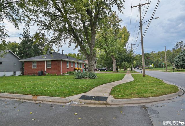 6045 Leighton Avenue, Lincoln, NE 68505
