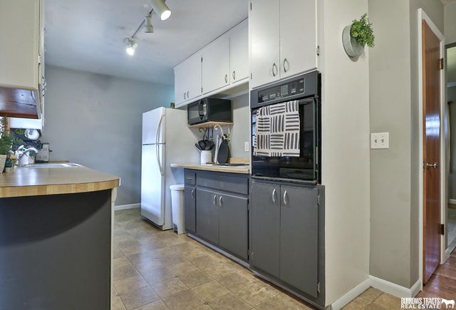 6045 Leighton Avenue, Lincoln, NE 68505