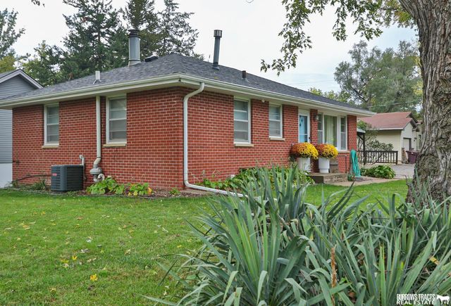 6045 Leighton Avenue, Lincoln, NE 68505
