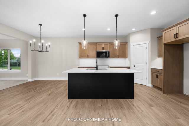 6303 College Avenue, Davenport, IA 52807