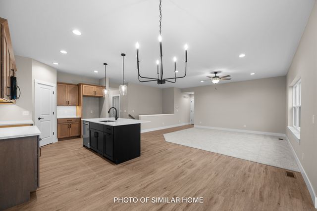 6303 College Avenue, Davenport, IA 52807