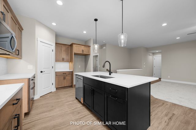 6303 College Avenue, Davenport, IA 52807