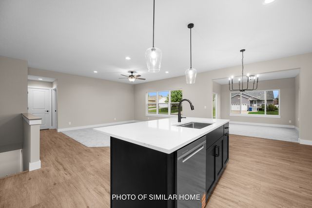 6303 College Avenue, Davenport, IA 52807