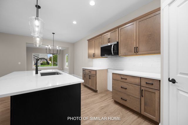 6303 College Avenue, Davenport, IA 52807