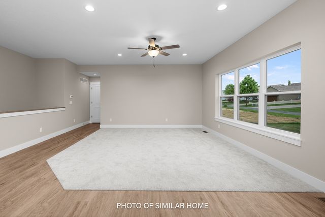 6303 College Avenue, Davenport, IA 52807