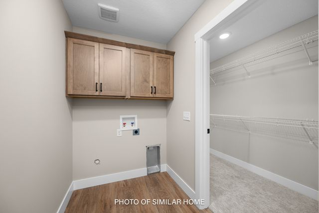 6303 College Avenue, Davenport, IA 52807