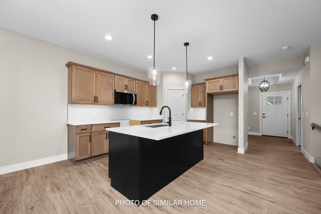6303 College Avenue, Davenport, IA 52807
