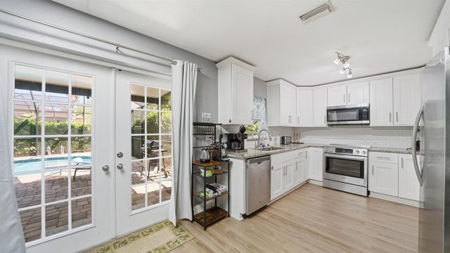 3 Ferdinand Ln, Palm Coast, FL 32137