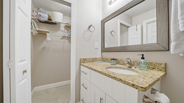 3 Ferdinand Ln, Palm Coast, FL 32137