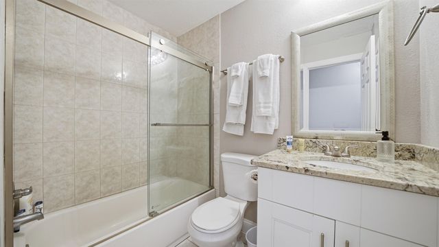 3 Ferdinand Ln, Palm Coast, FL 32137