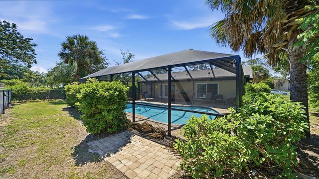 3 Ferdinand Ln, Palm Coast, FL 32137