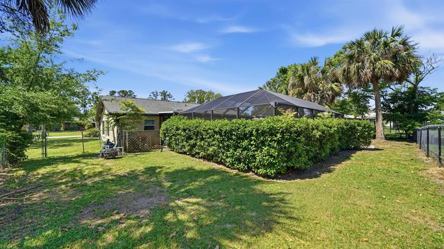 3 Ferdinand Ln, Palm Coast, FL 32137