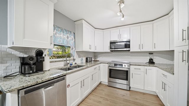 3 Ferdinand Ln, Palm Coast, FL 32137