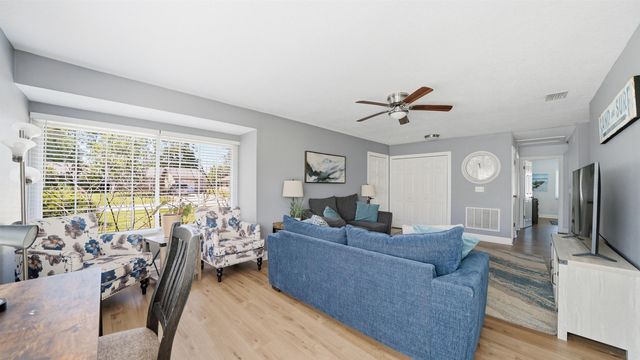 3 Ferdinand Ln, Palm Coast, FL 32137