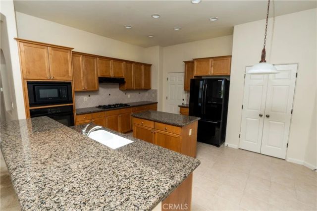 8185 Lakeshore Drive, Chowchilla, CA 93610