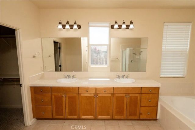 8185 Lakeshore Drive, Chowchilla, CA 93610