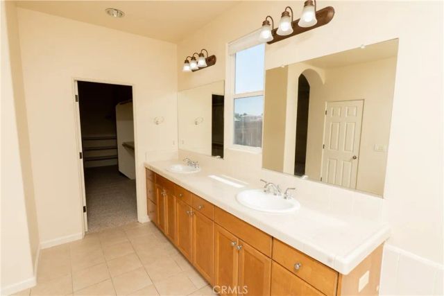 8185 Lakeshore Drive, Chowchilla, CA 93610