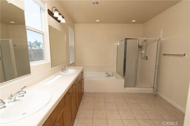 8185 Lakeshore Drive, Chowchilla, CA 93610