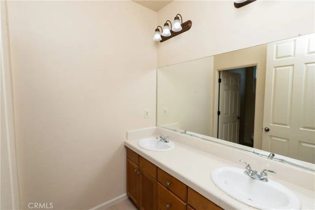 8185 Lakeshore Drive, Chowchilla, CA 93610