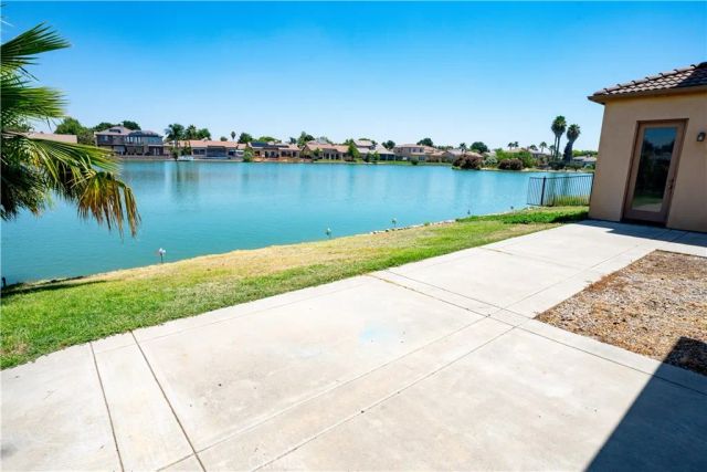 8185 Lakeshore Drive, Chowchilla, CA 93610