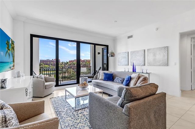 1135 3rd AVE S 415, Naples, FL 34102