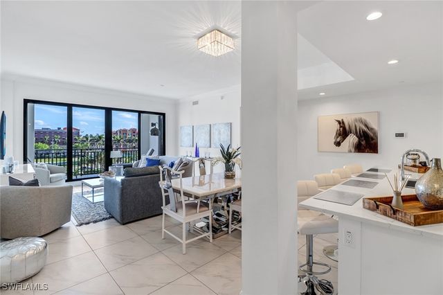 1135 3rd AVE S 415, Naples, FL 34102