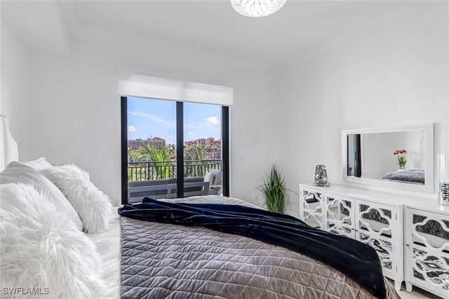 1135 3rd AVE S 415, Naples, FL 34102