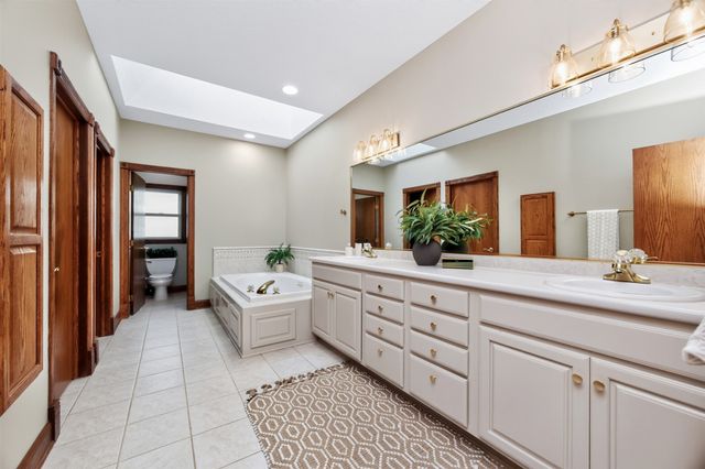 1905 SE Hawthorne Ridge Drive, Waukee, IA 50263