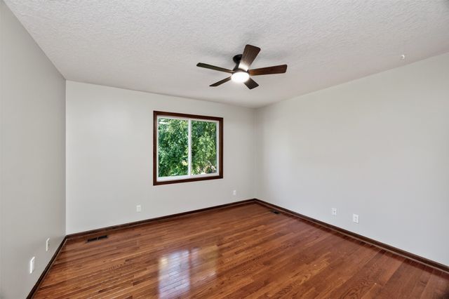 1905 SE Hawthorne Ridge Drive, Waukee, IA 50263