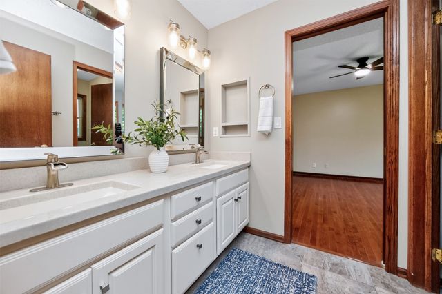 1905 SE Hawthorne Ridge Drive, Waukee, IA 50263