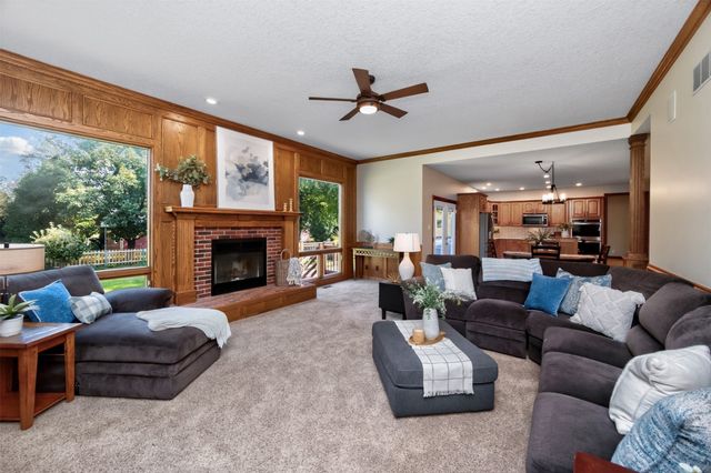 1905 SE Hawthorne Ridge Drive, Waukee, IA 50263
