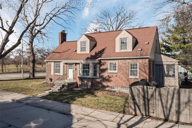 20701 Toles Lane, Grosse Pointe Woods, MI 48236